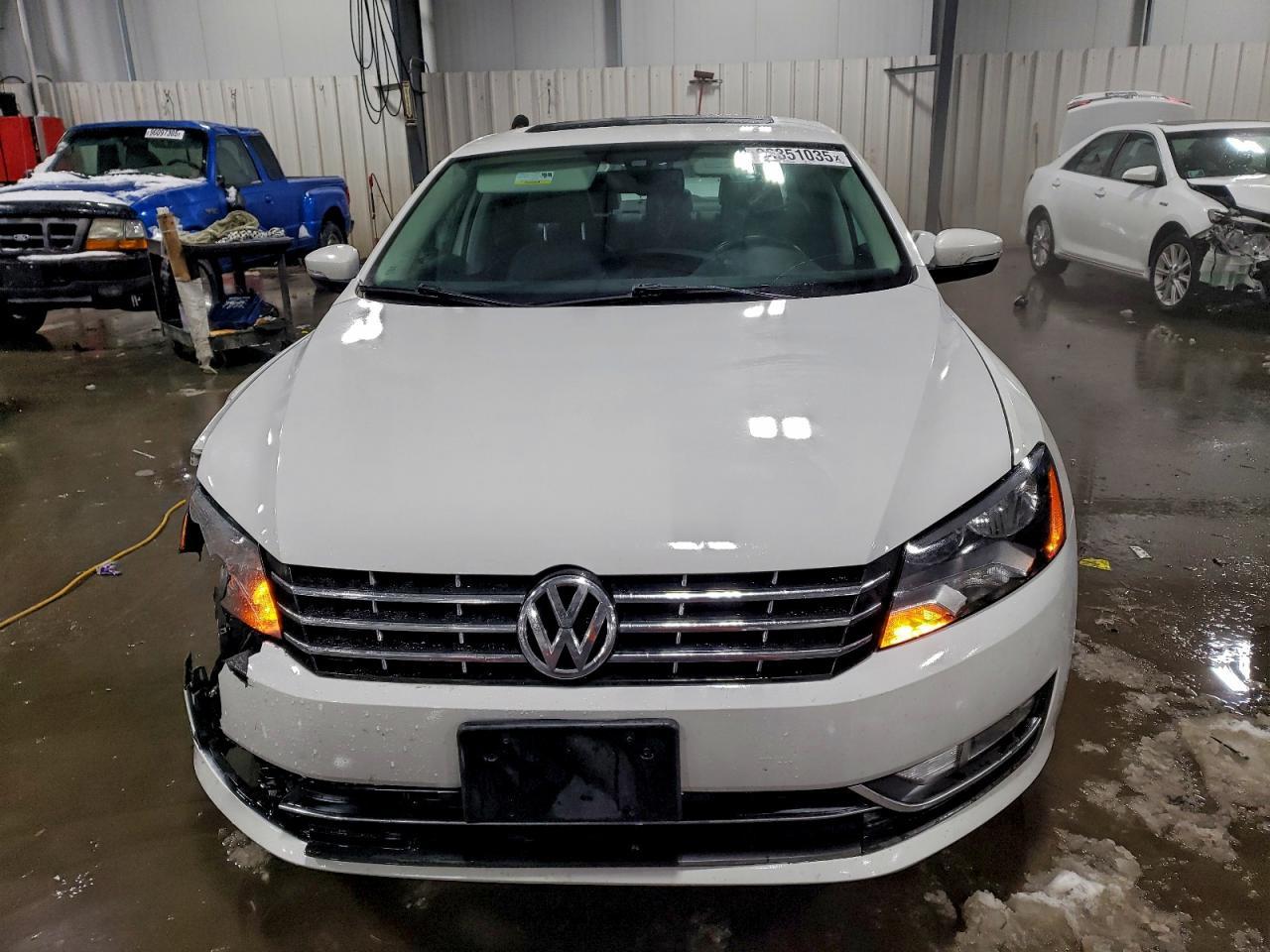 2014 Volkswagen Passat Sel - Image 5