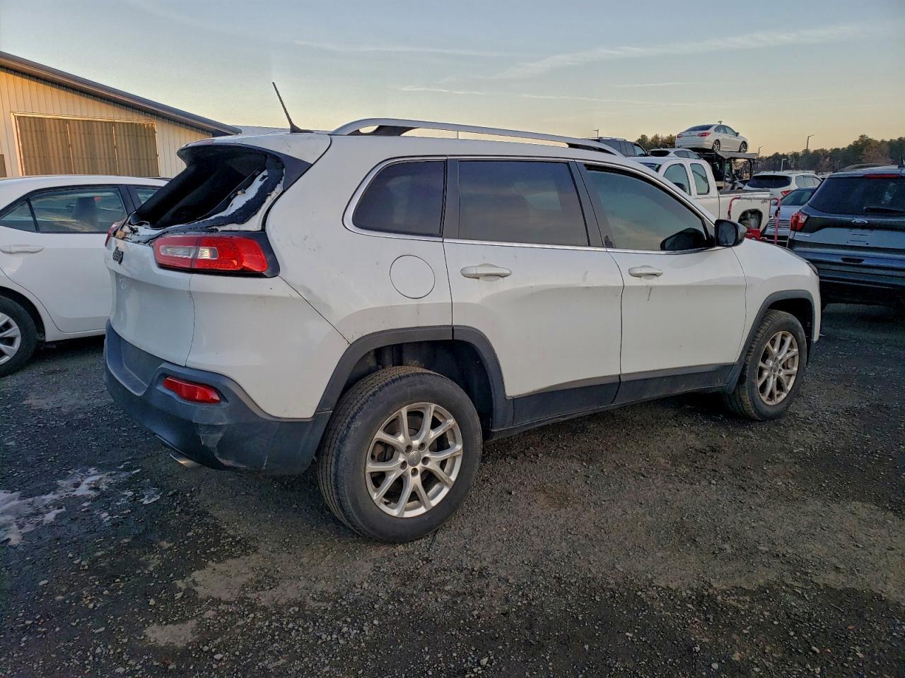 2014 Jeep Cherokee Latitude - Image 3