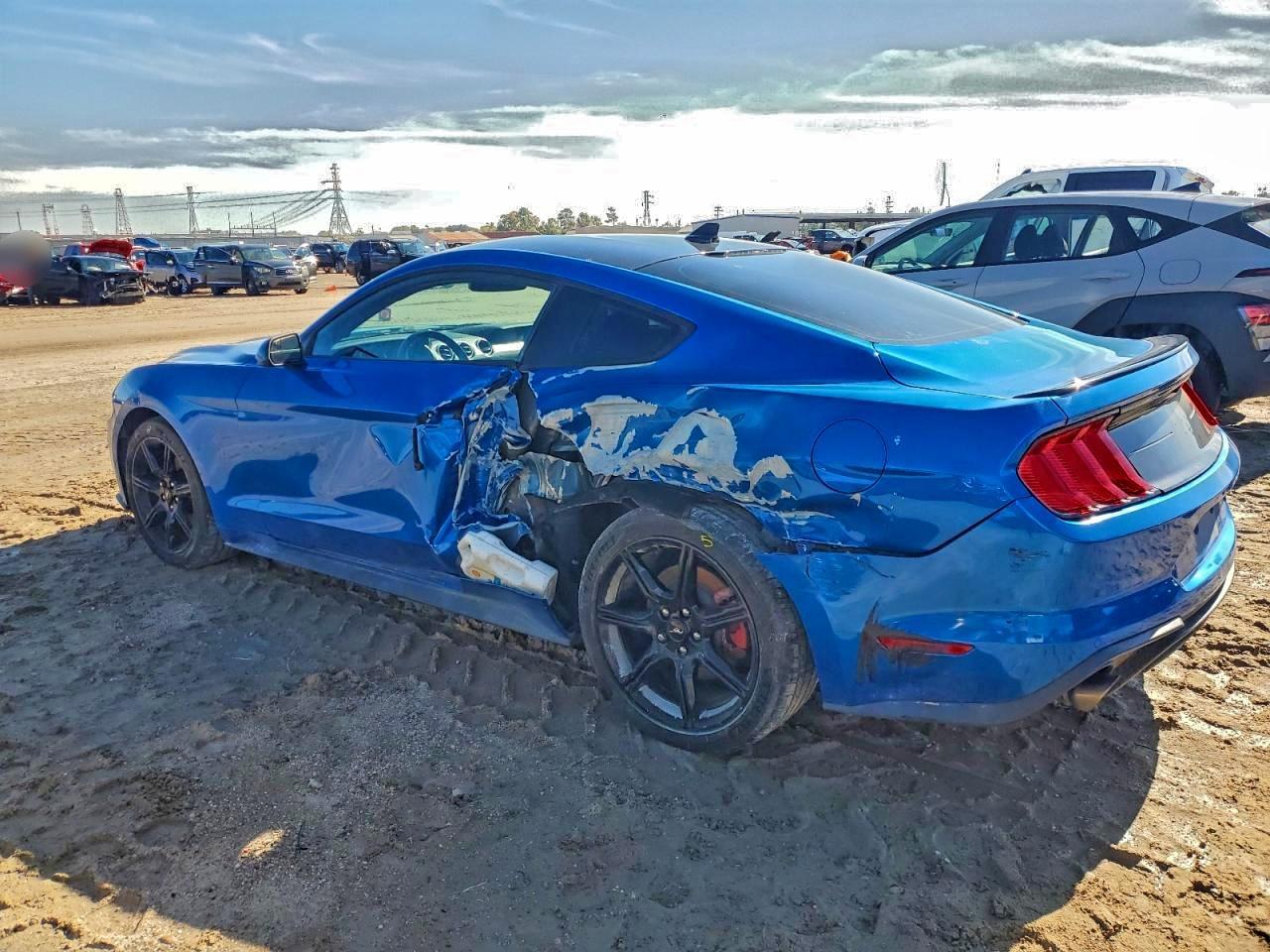 2020 Ford Mustang - Фото 2