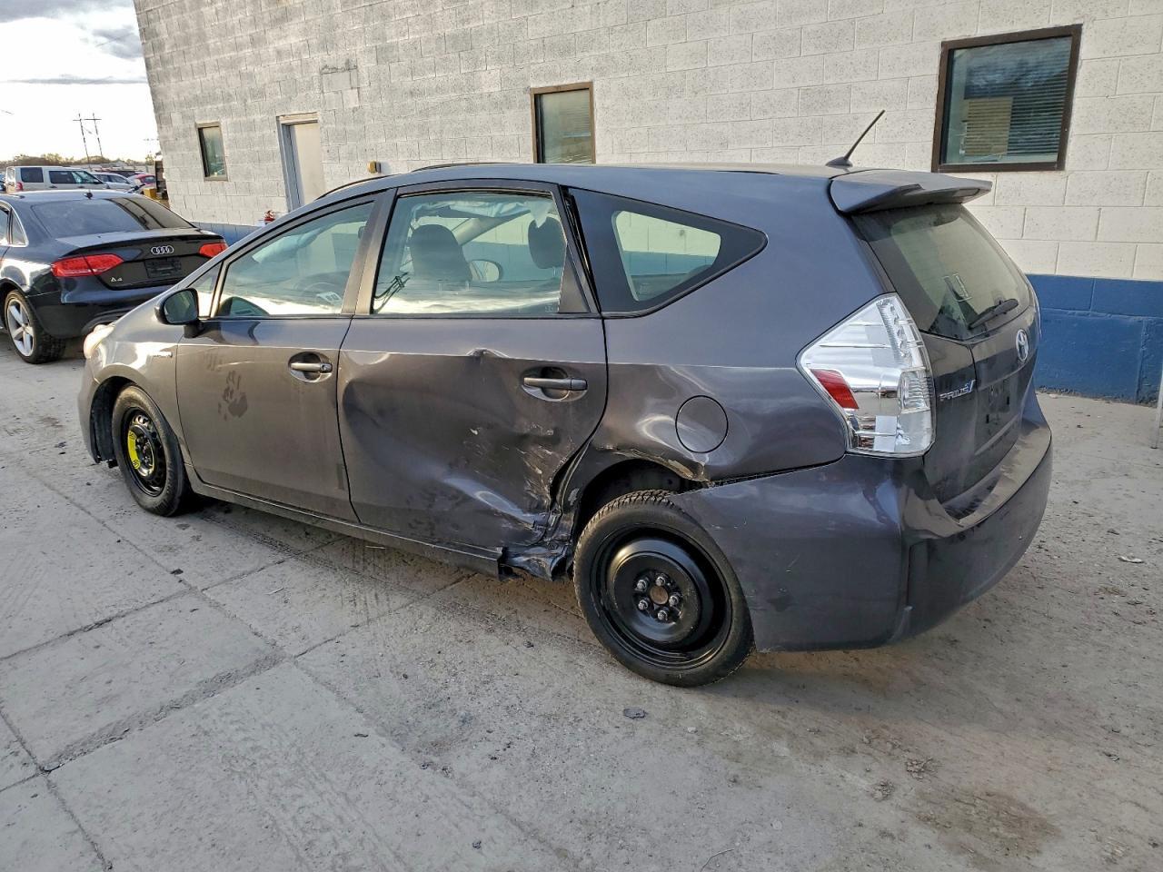 2012 Toyota Prius V - Фото 2