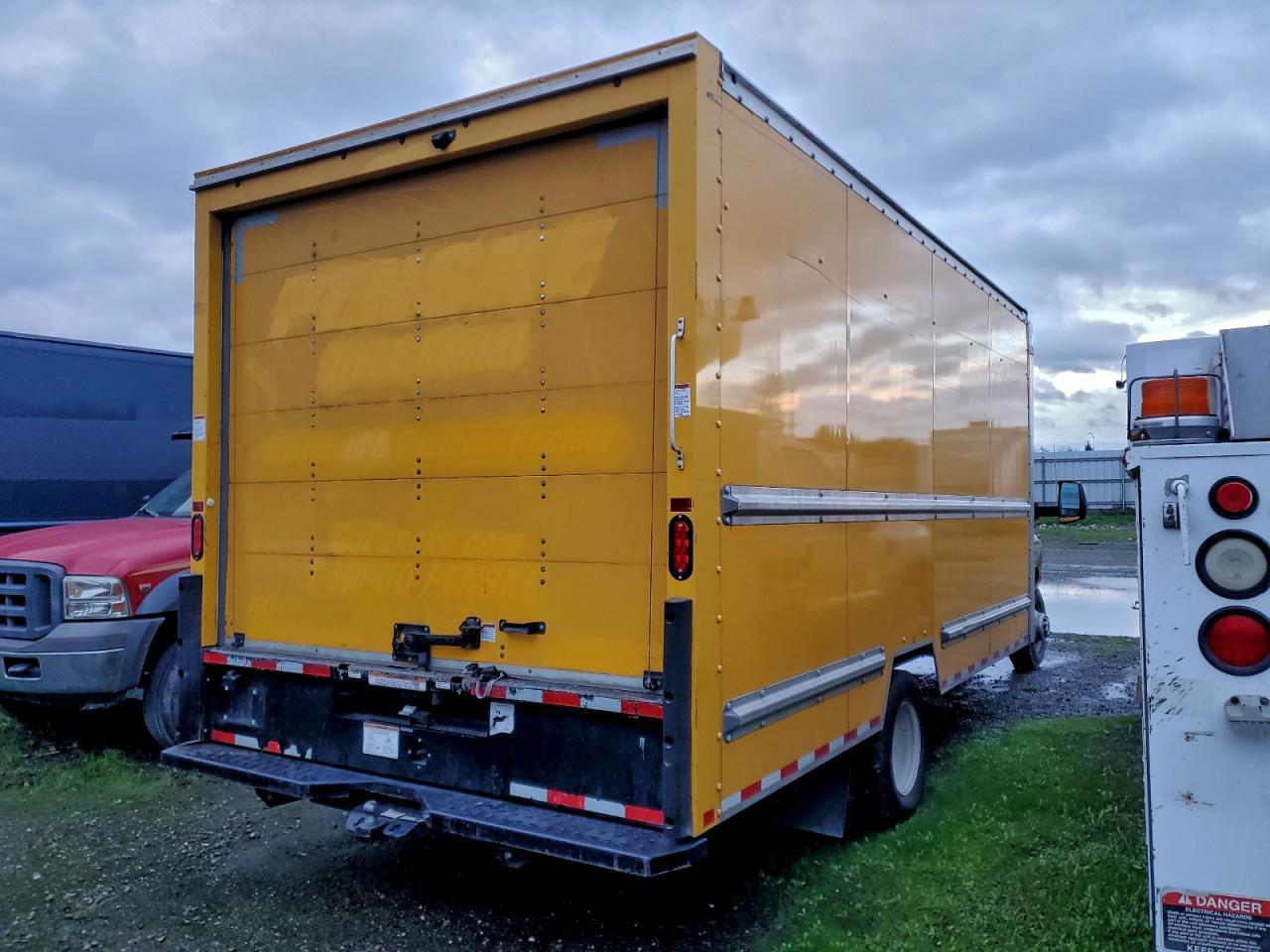 2022 GMC Savana Box Truck - Фото 3