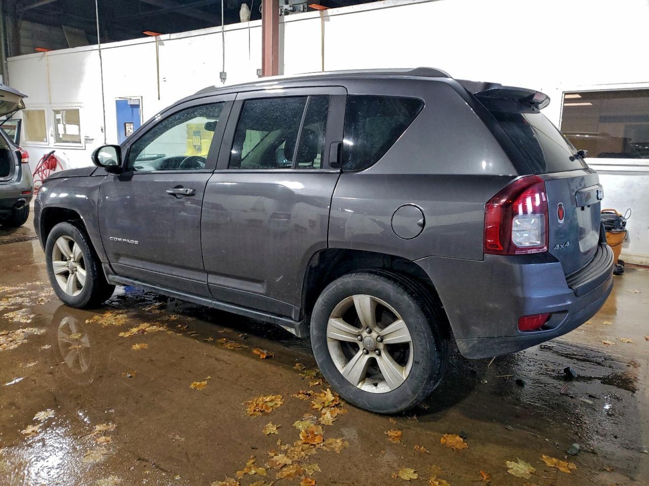2016 Jeep Compass Sport - Фото 2