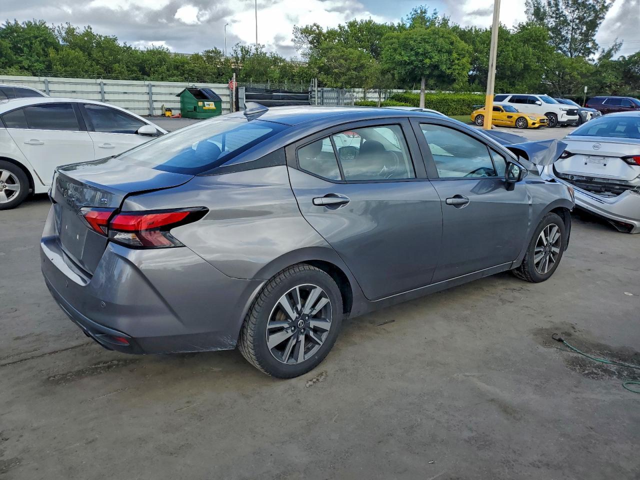 2021 Nissan Versa Sv - Image 5