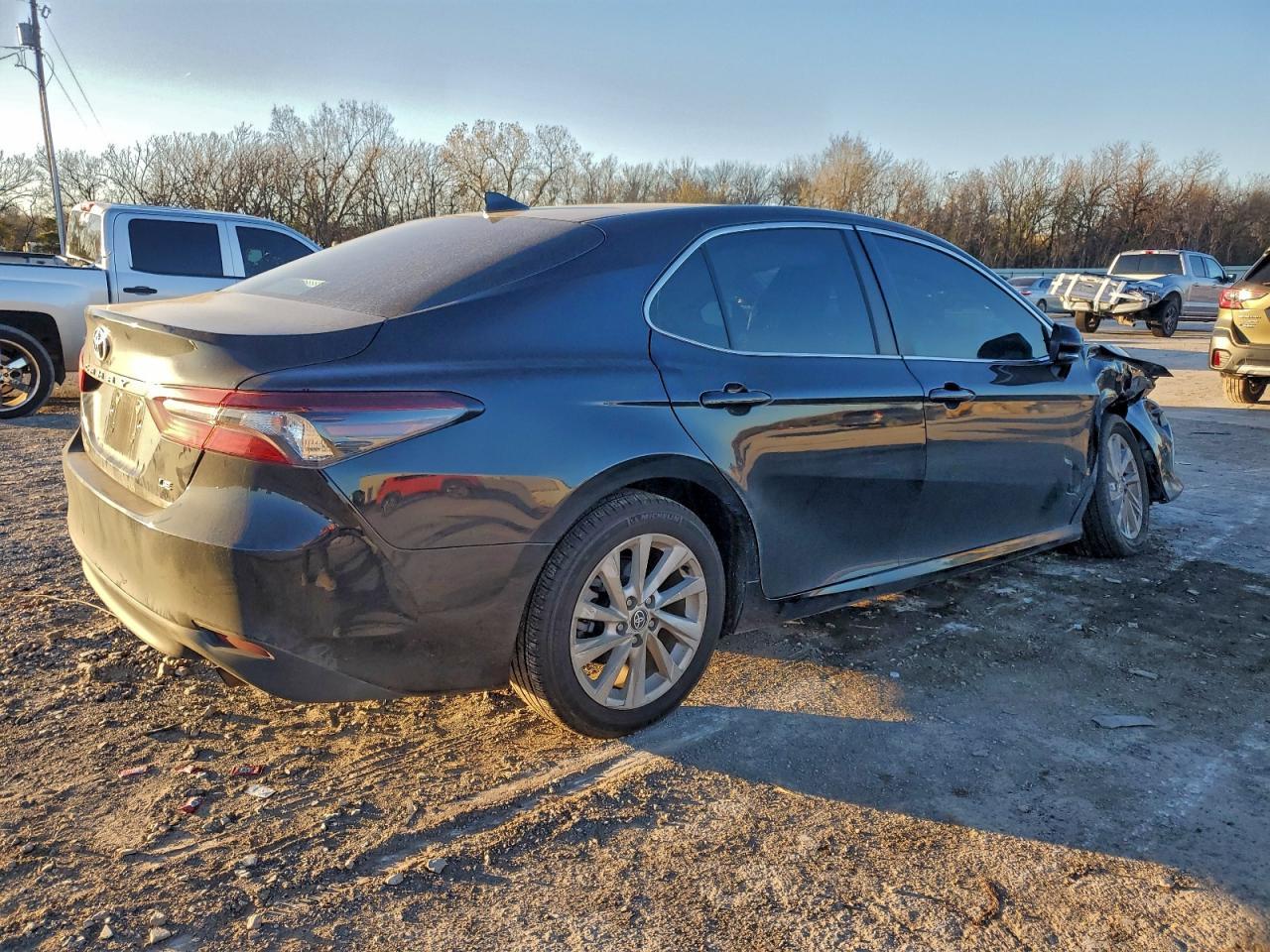 2024 Toyota Camry Le - Фото 3