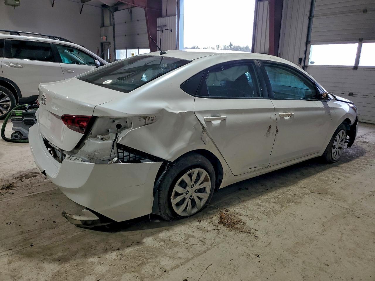 2022 Hyundai Accent Se - Image 3
