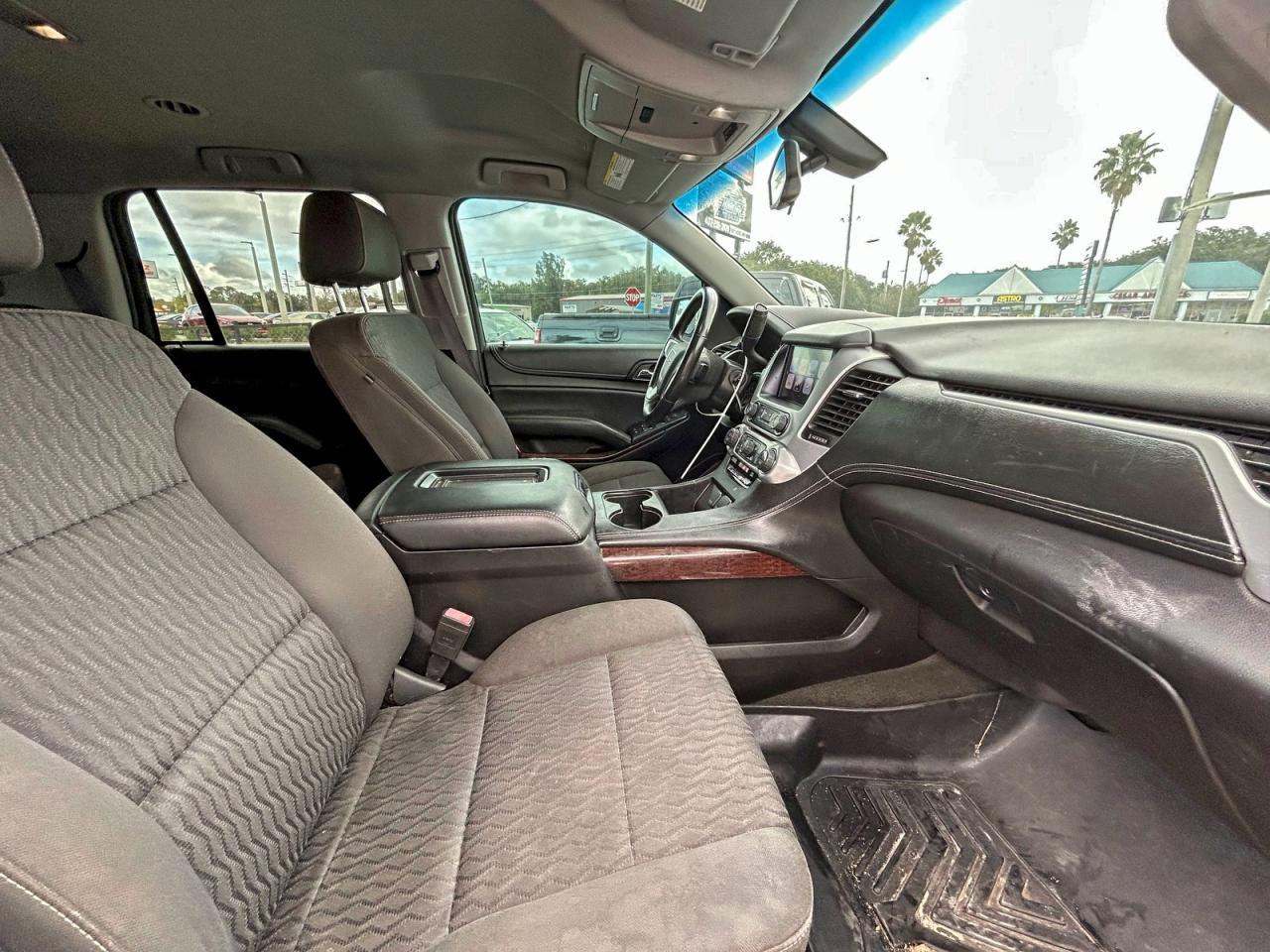 2017 GMC Yukon Sle - Image 5