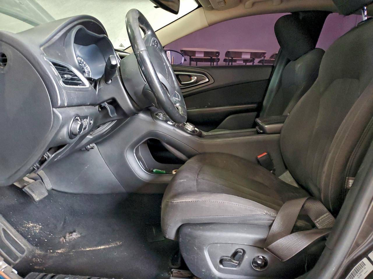 2015 Chrysler 200 Limited - Фото 7