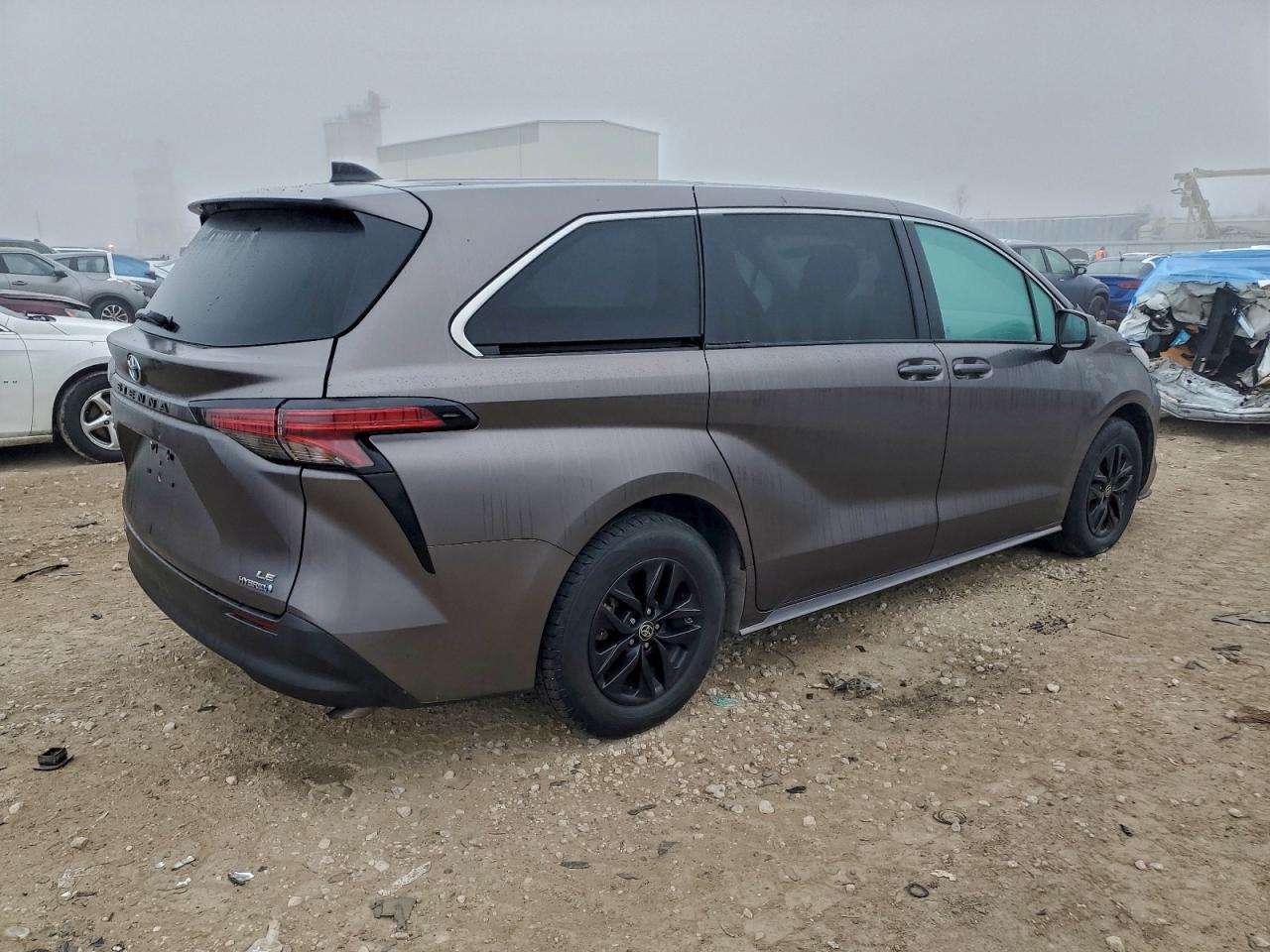 2022 Toyota Sienna Le - Фото 3