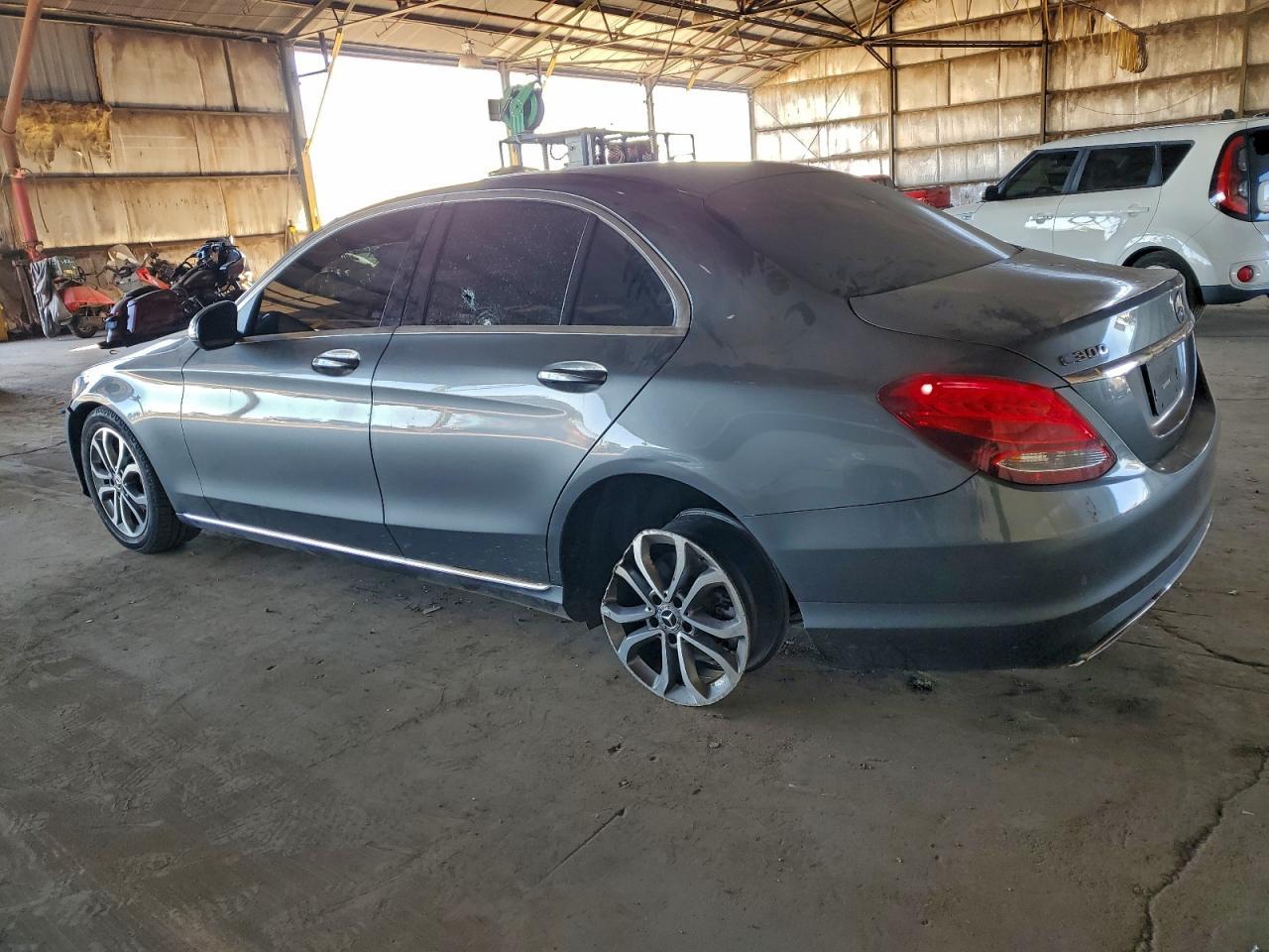 2017 Mercedes-Benz C 300 - Фото 3