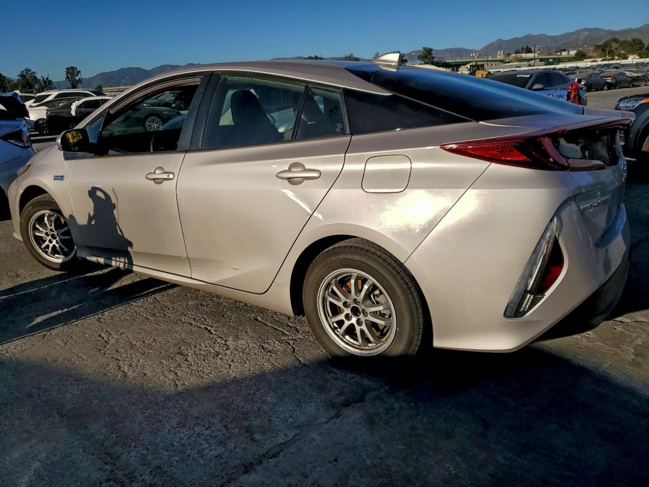 2022 Toyota Prius Prime Le - Фото 2