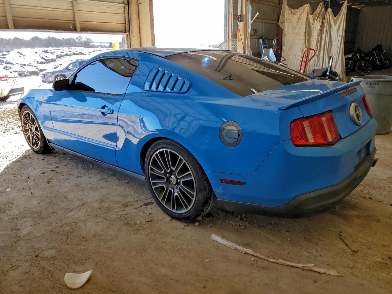2010 Ford Mustang - Фото 2