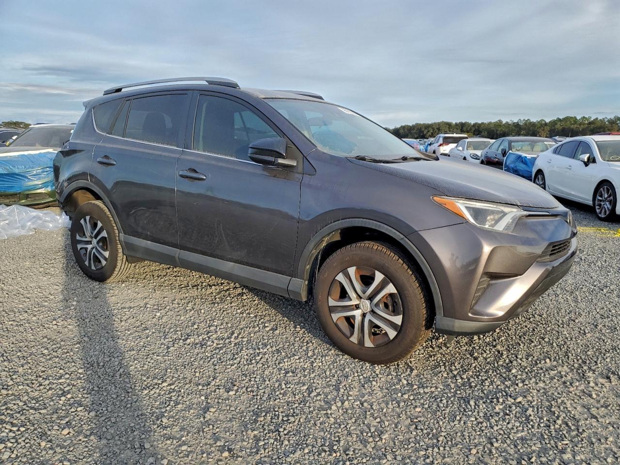2017 Toyota Rav4 - Image 4