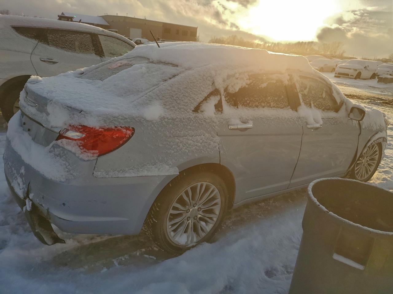 2013 Chrysler 200 Limited - Фото 3