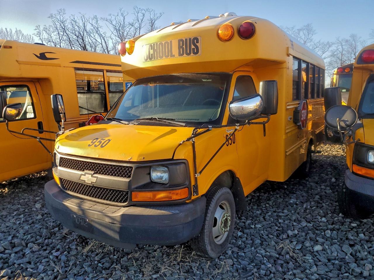 2013 Chevrolet Express School Bus - Фото 2