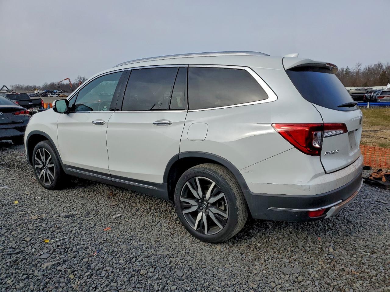 2022 Honda Pilot Touring - Image 2