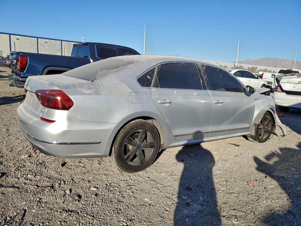 2017 Volkswagen Passat S - Фото 3