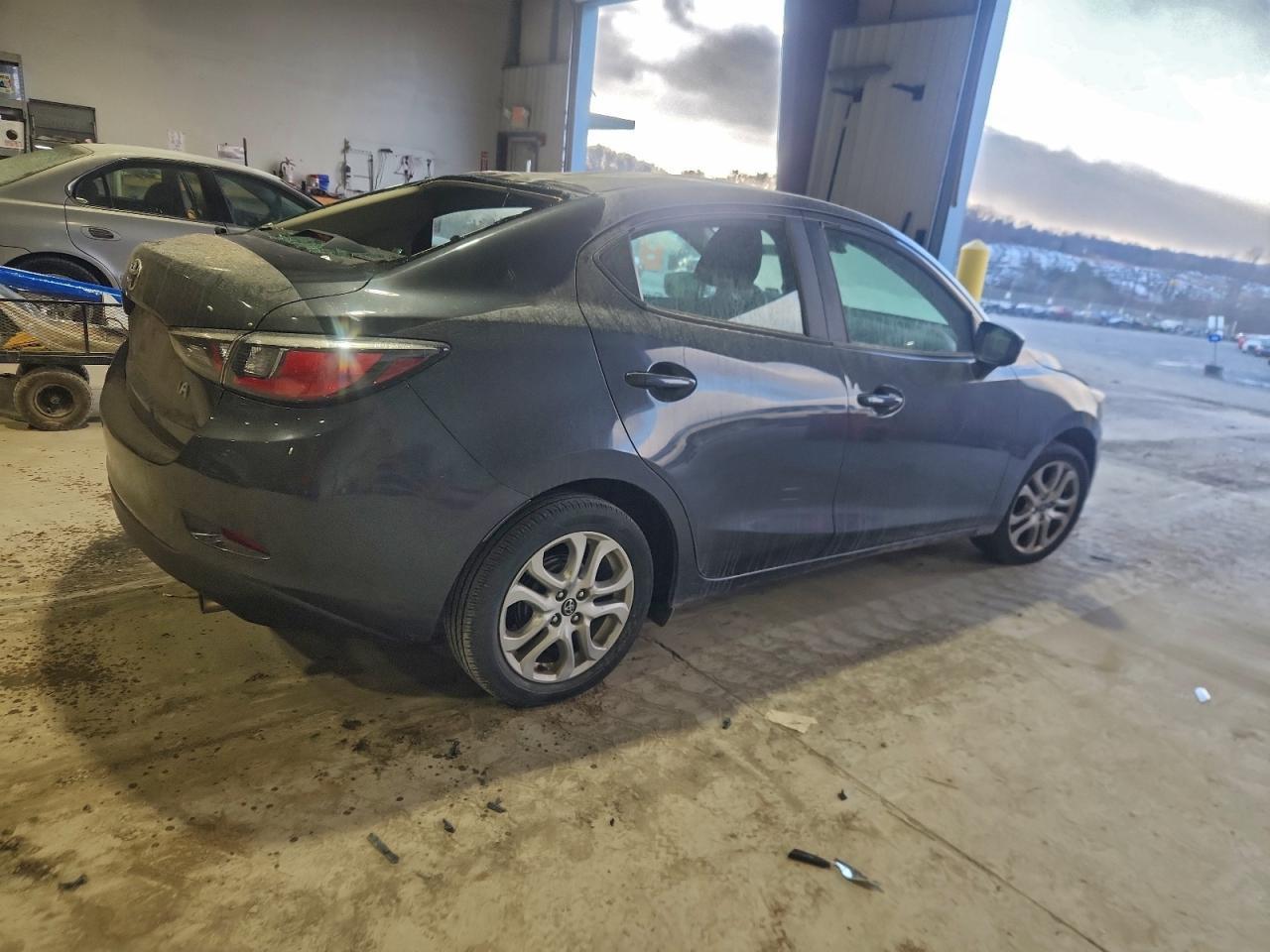2017 Toyota Yaris Ia - Фото 3