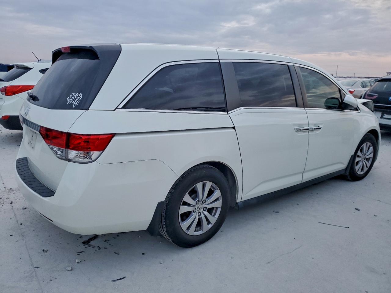2016 Honda Odyssey Ex - Image 3