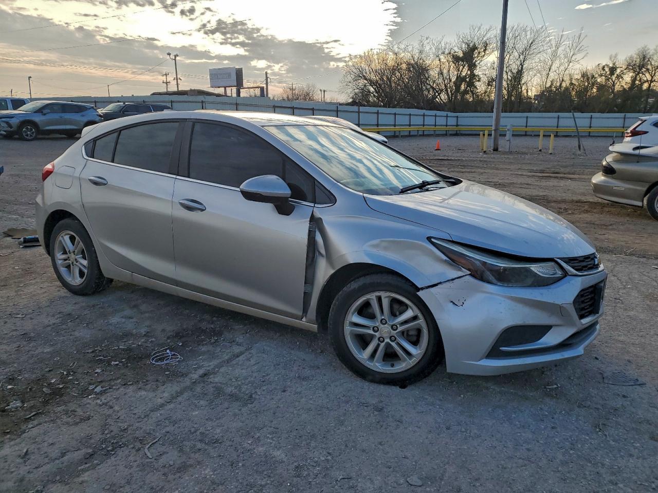 2017 Chevrolet Cruze Lt - Image 4
