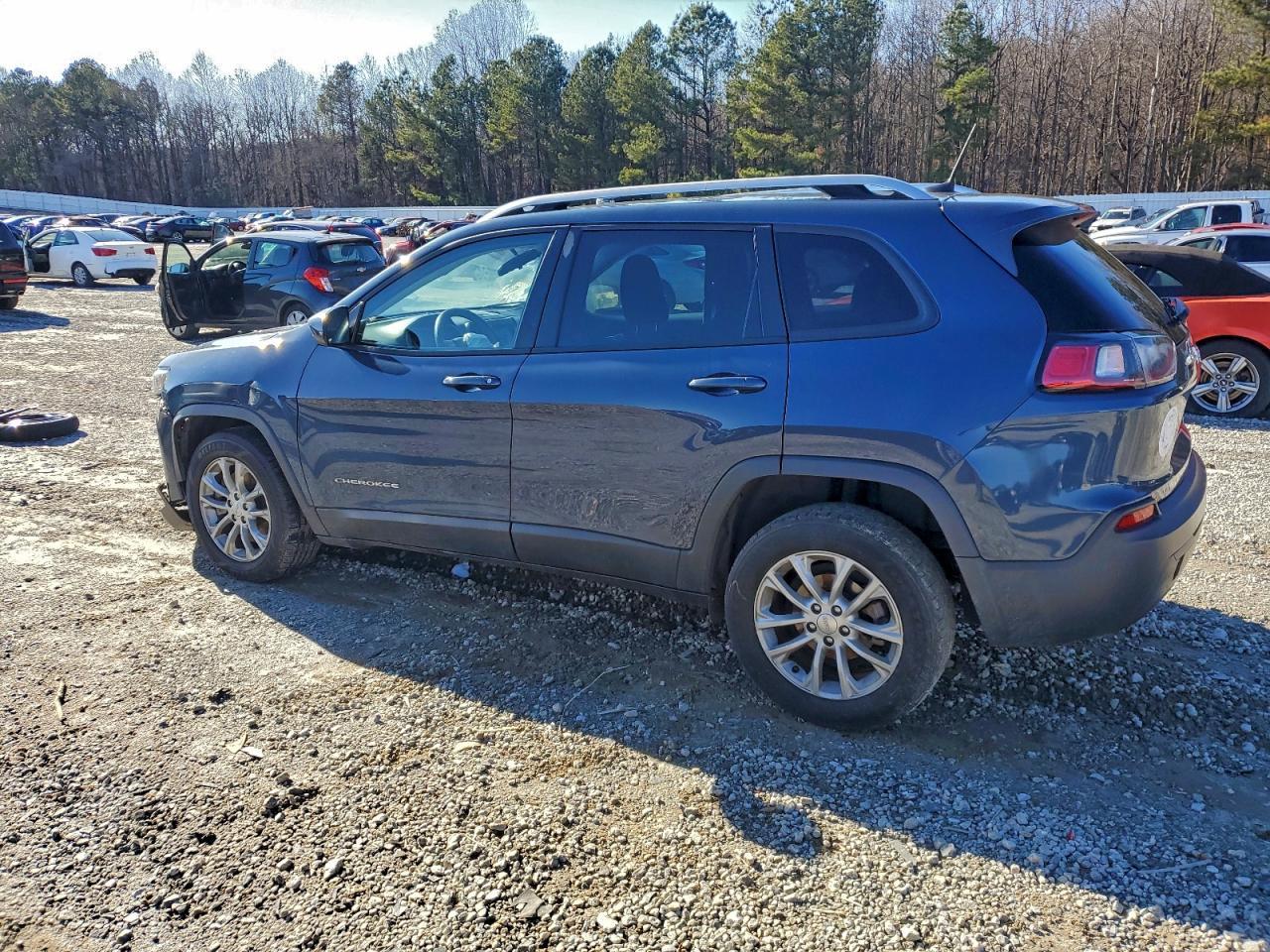 2020 Jeep Cherokee Latitude - Image 2