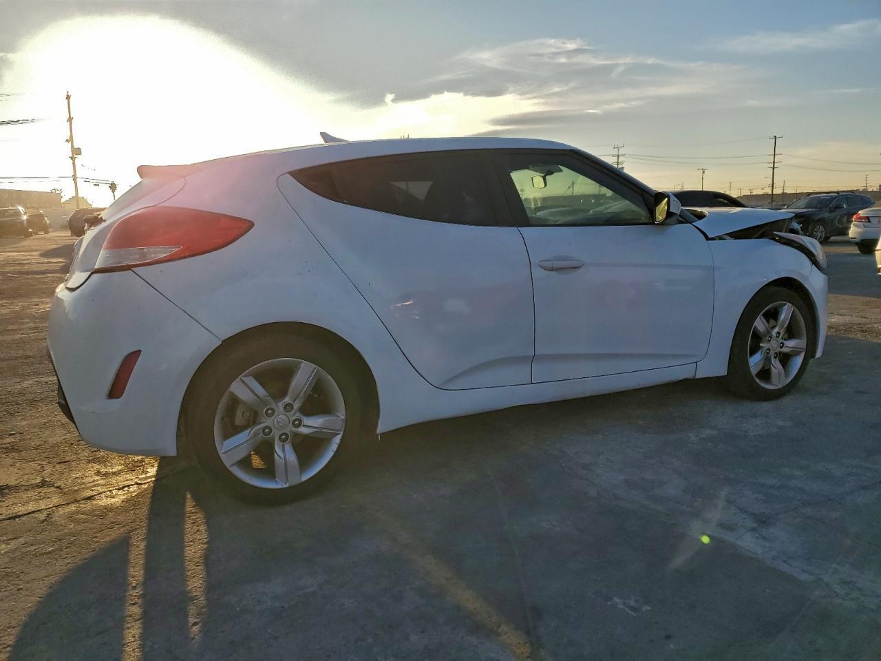 2015 Hyundai Veloster - Image 3