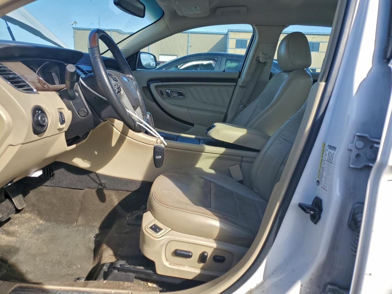 2014 Ford Taurus Limited - Image 7