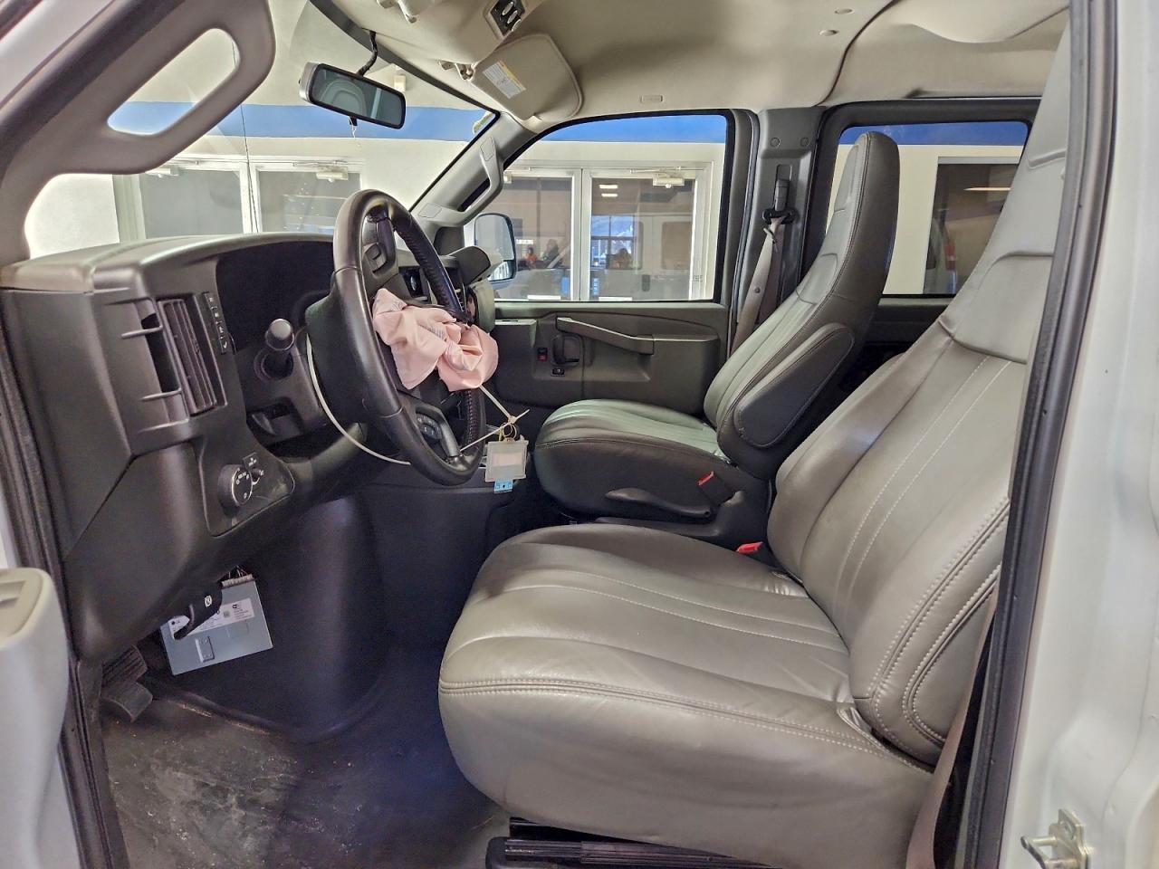 2023 Chevrolet Express G3500 Ls Passenger Van - Фото 7