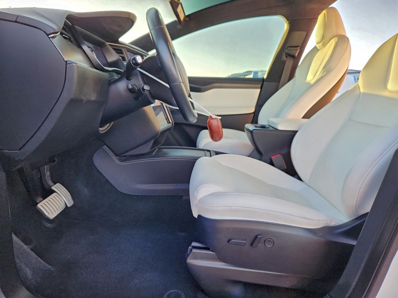 2020 Tesla Model X - Фото 7