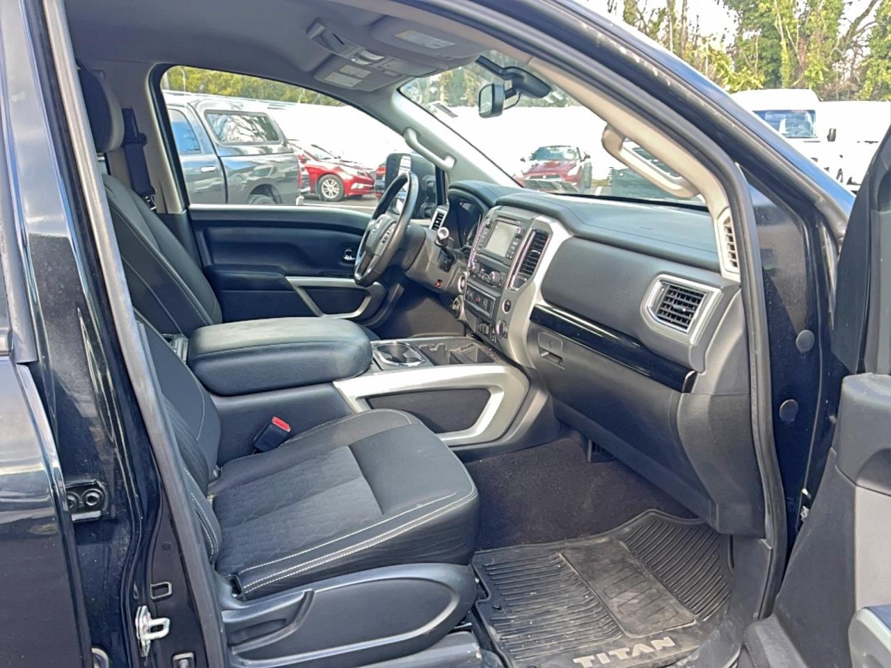 2017 Nissan Titan Sv - Image 5