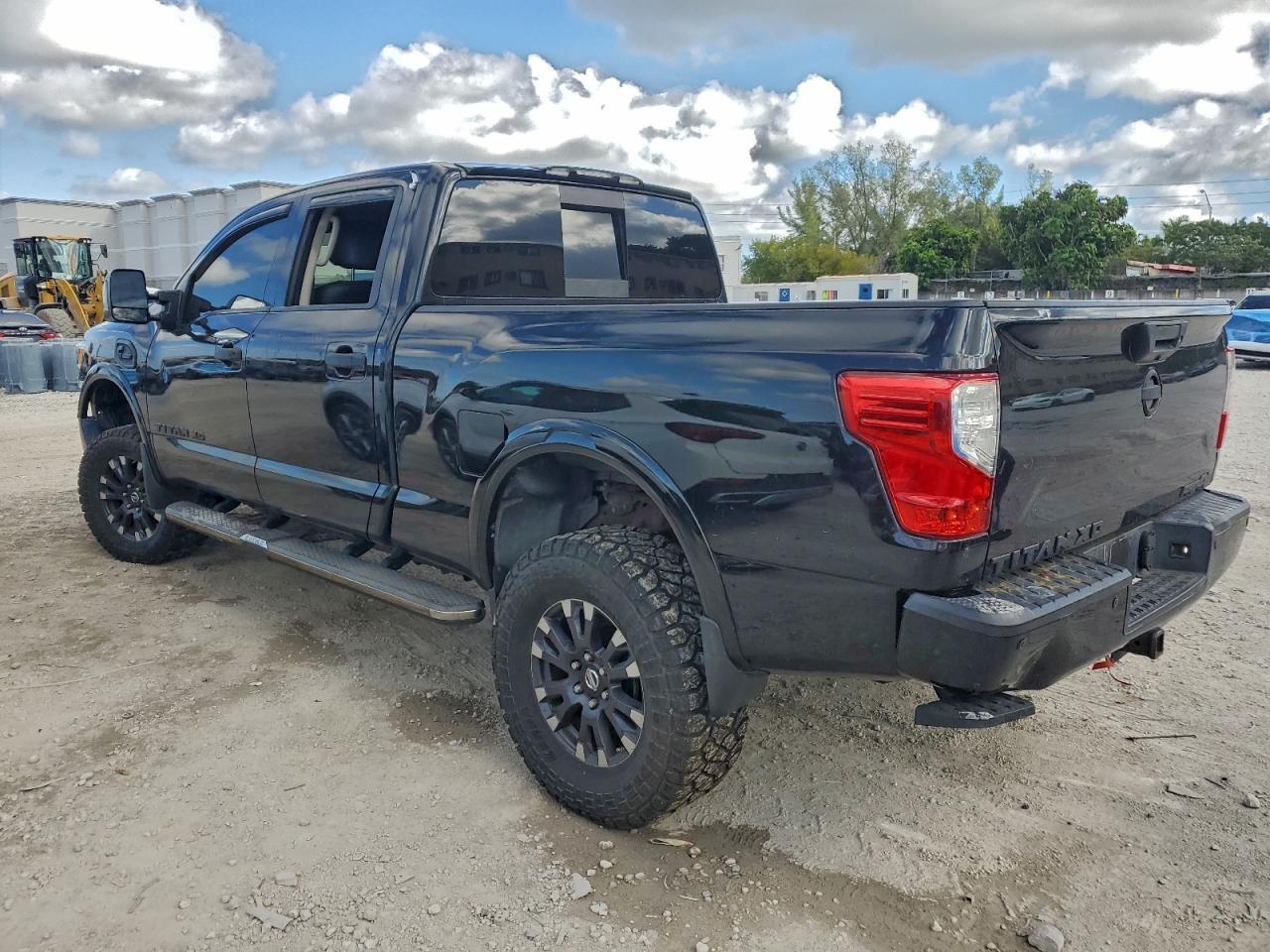 2016 Nissan Titan Xd Sl - Image 2