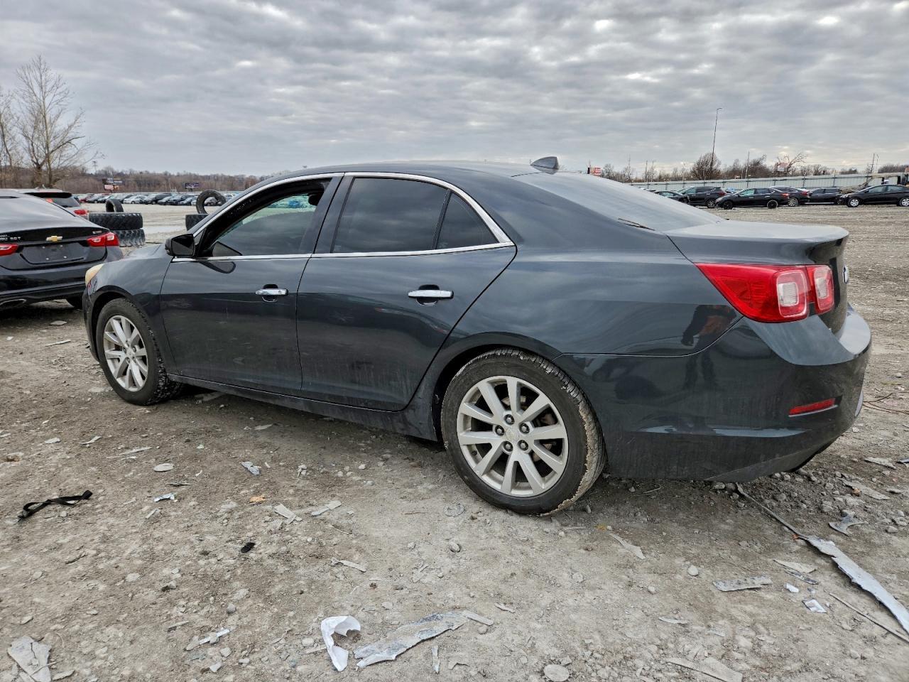 2014 Chev Malibu - Фото 2