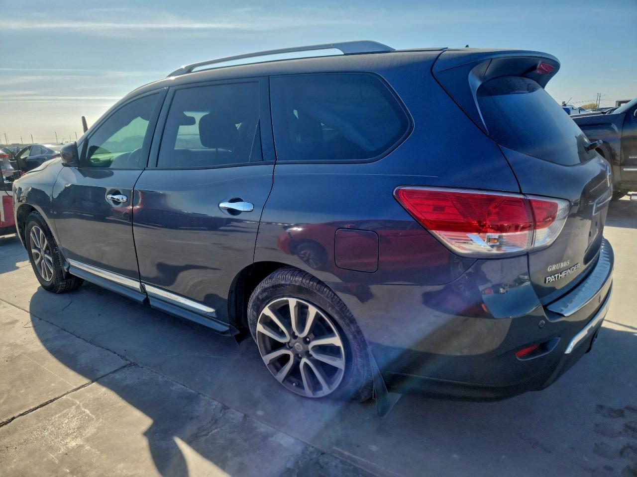 2014 Nissan Pathfinder S - Фото 2