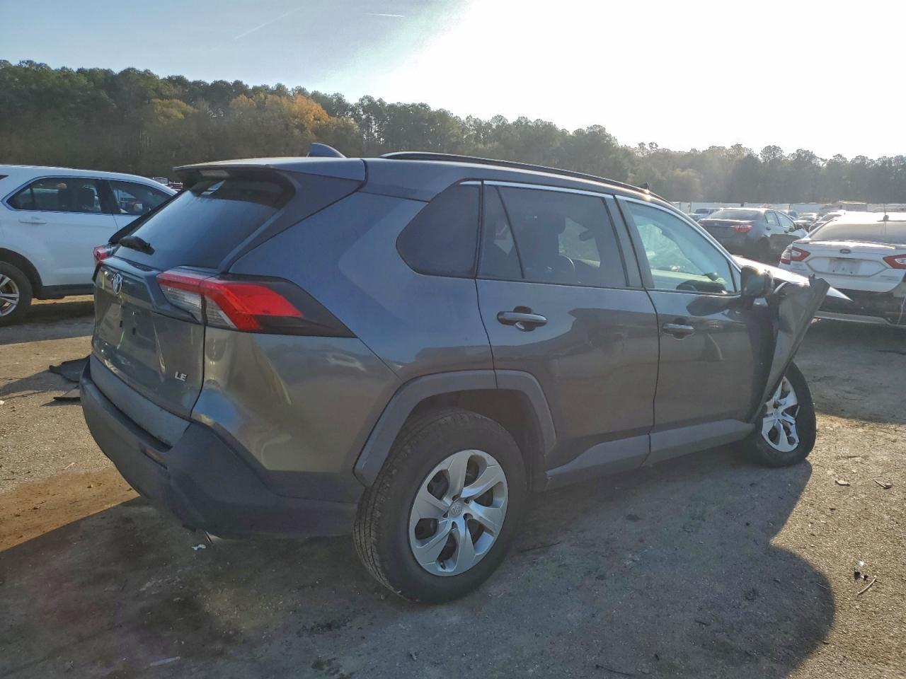 2020 Toyota Rav4 Le - Фото 3