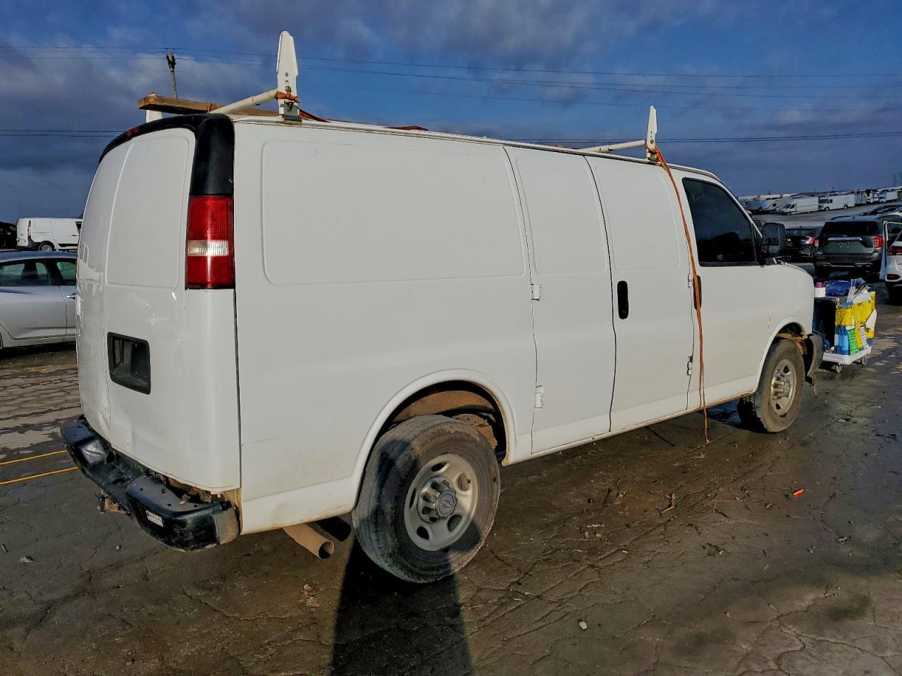 2017 Chevrolet Express G2500 - Фото 3