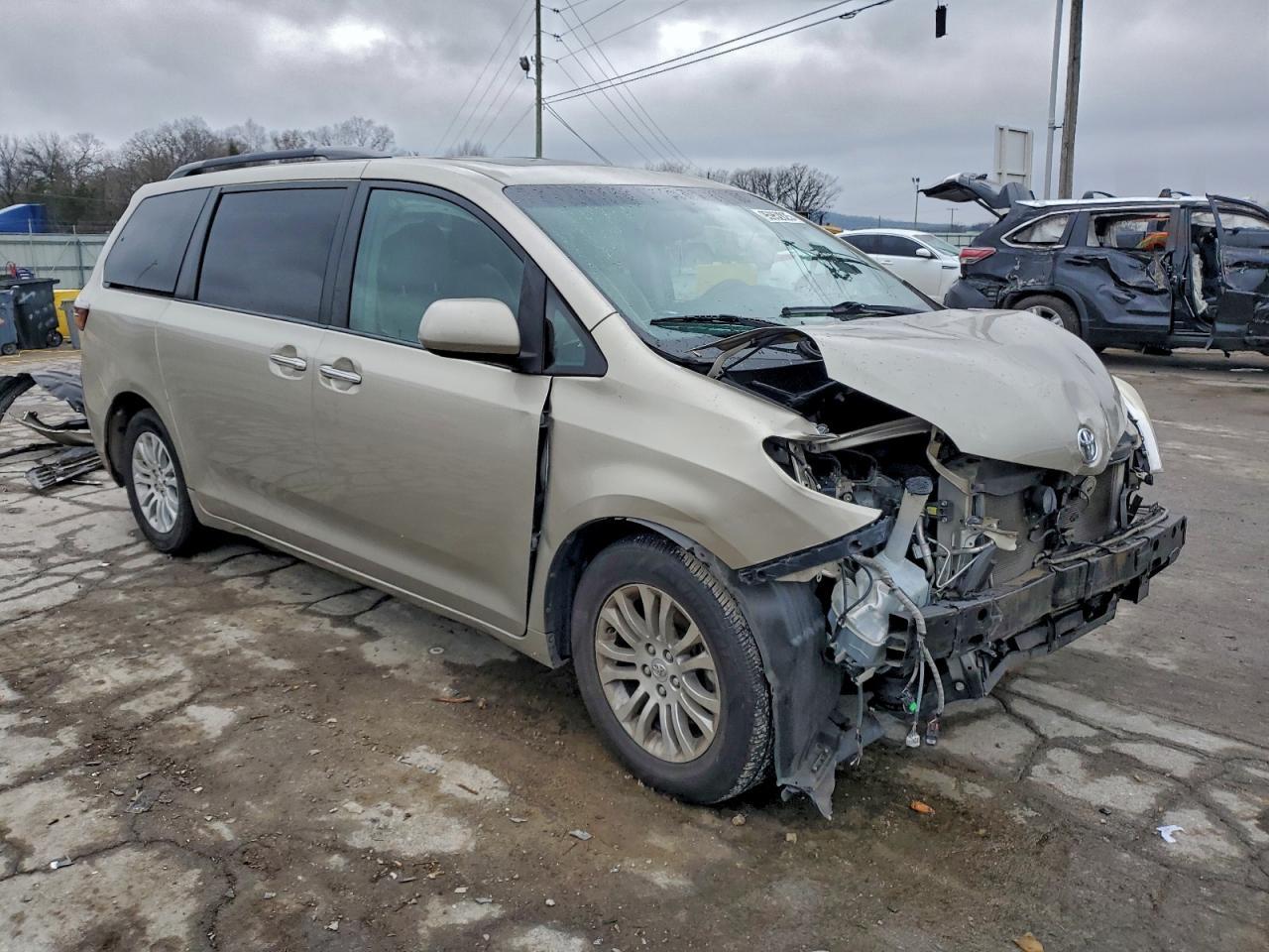 2015 Toyota Sienna Xle - Фото 4