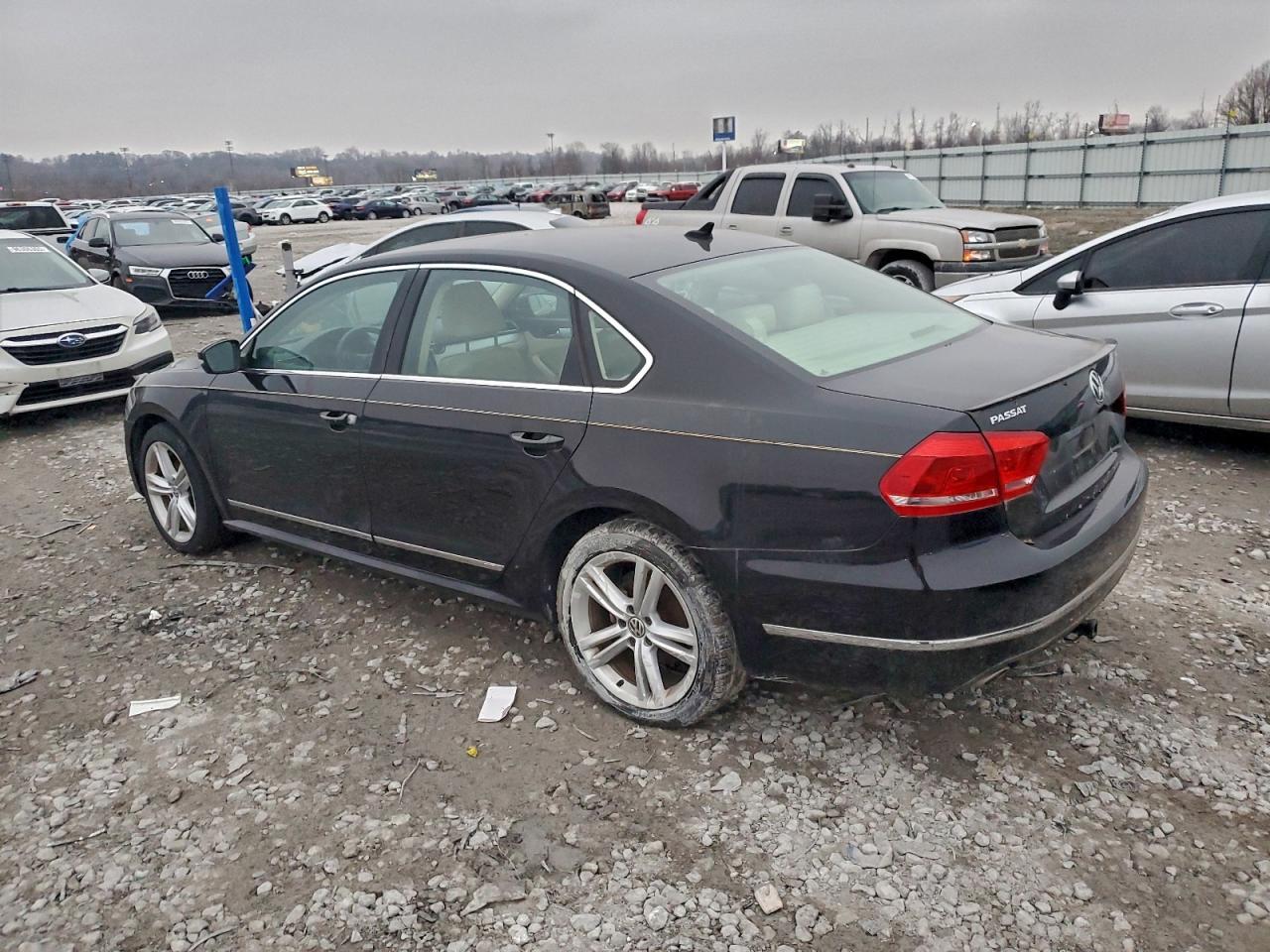 2013 Volkswagen Passat Se - Image 2