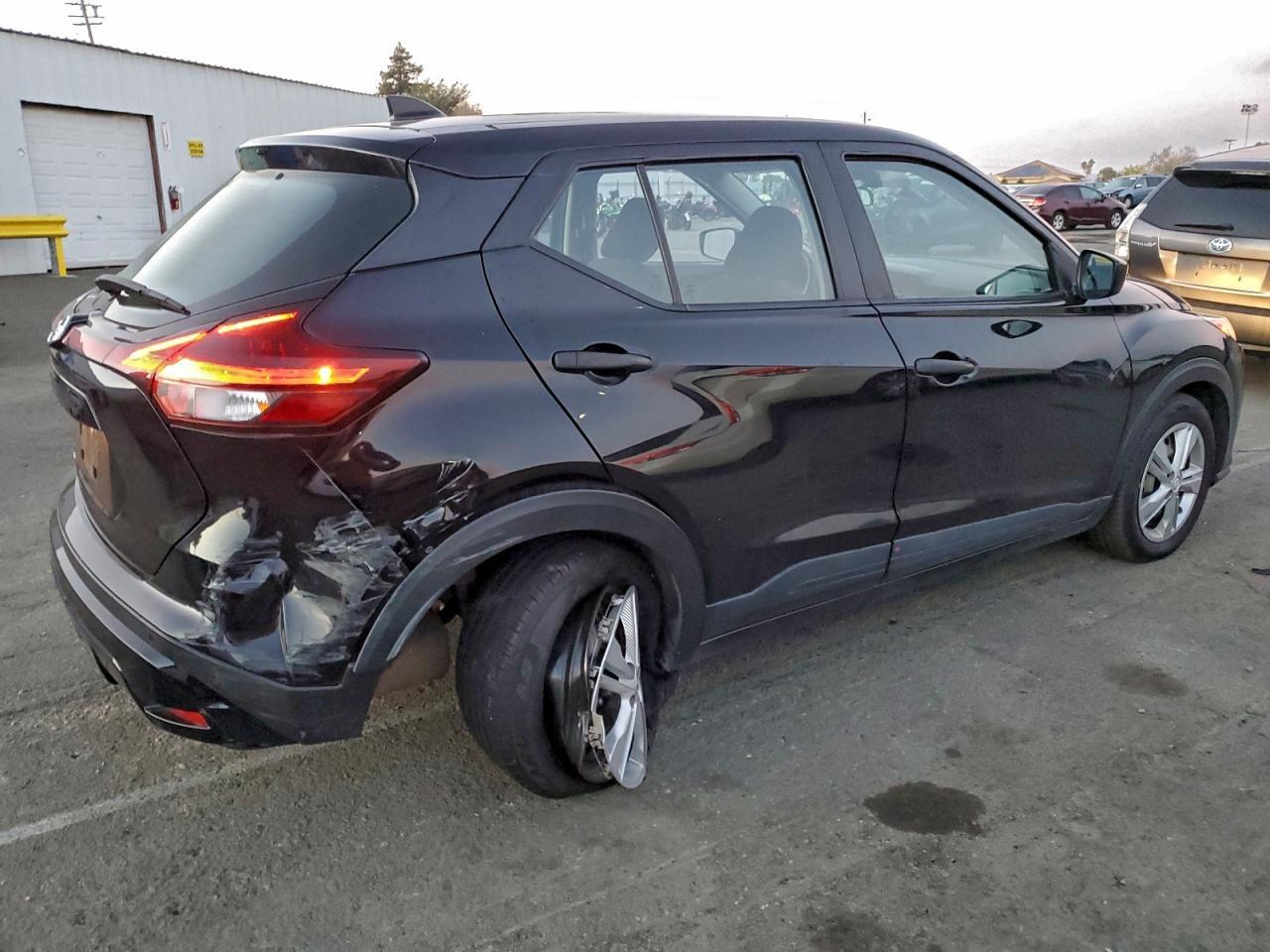 2021 Nissan Kicks S - Фото 3