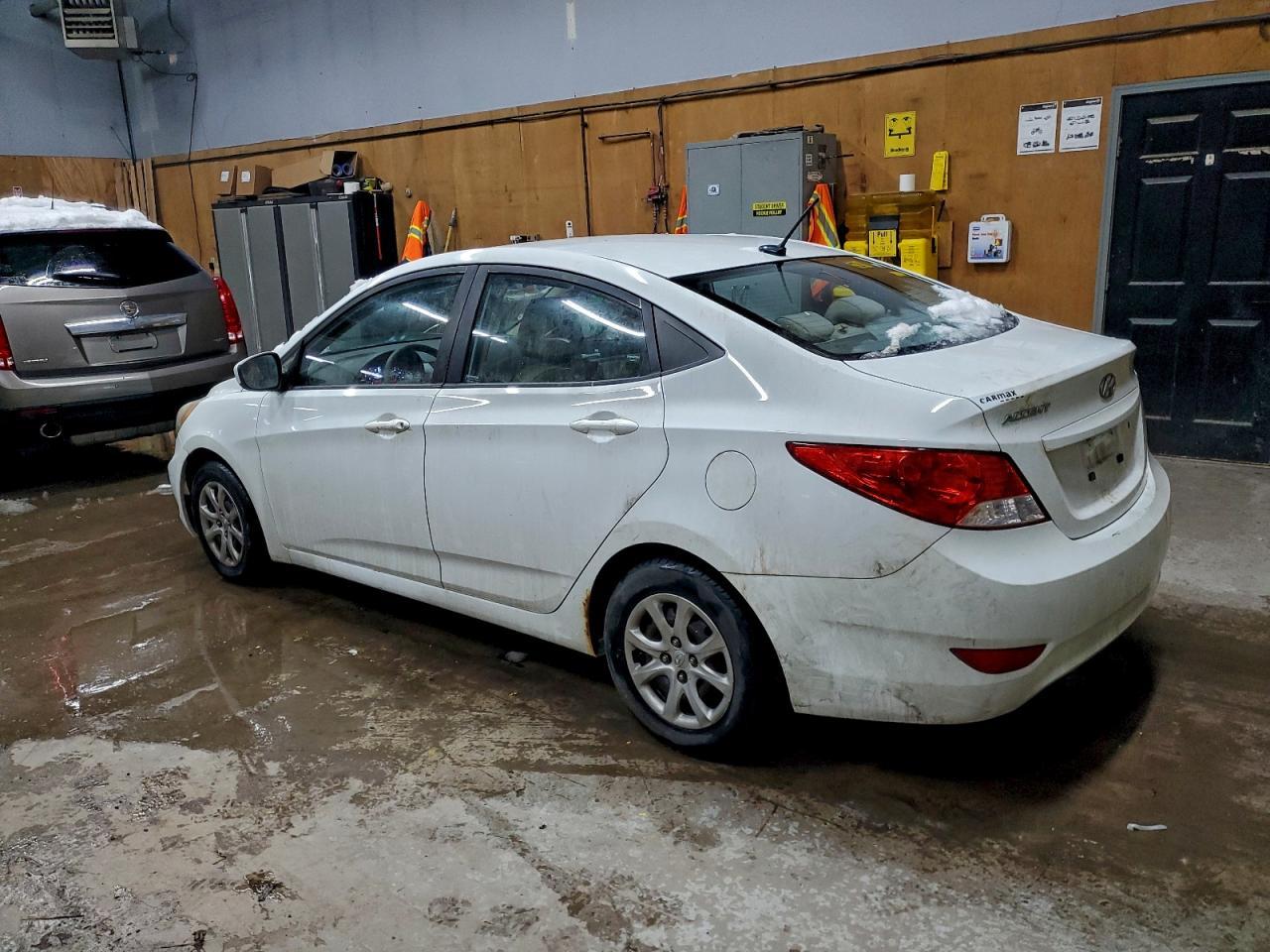 2013 Hyundai Accent Gls - Фото 2