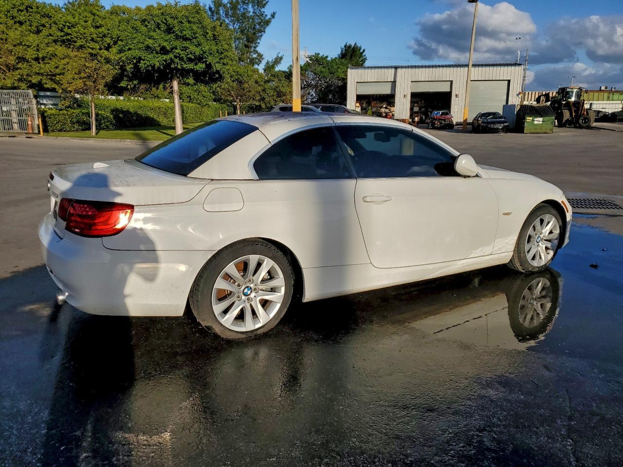 2011 BMW 335 I - Image 3