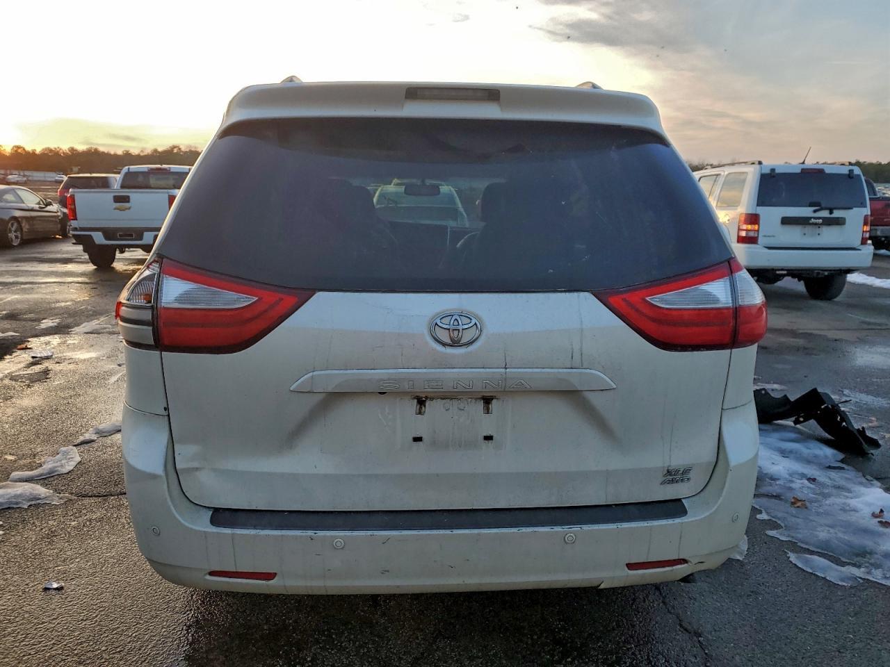2015 Toyota Sienna Xle - Фото 6