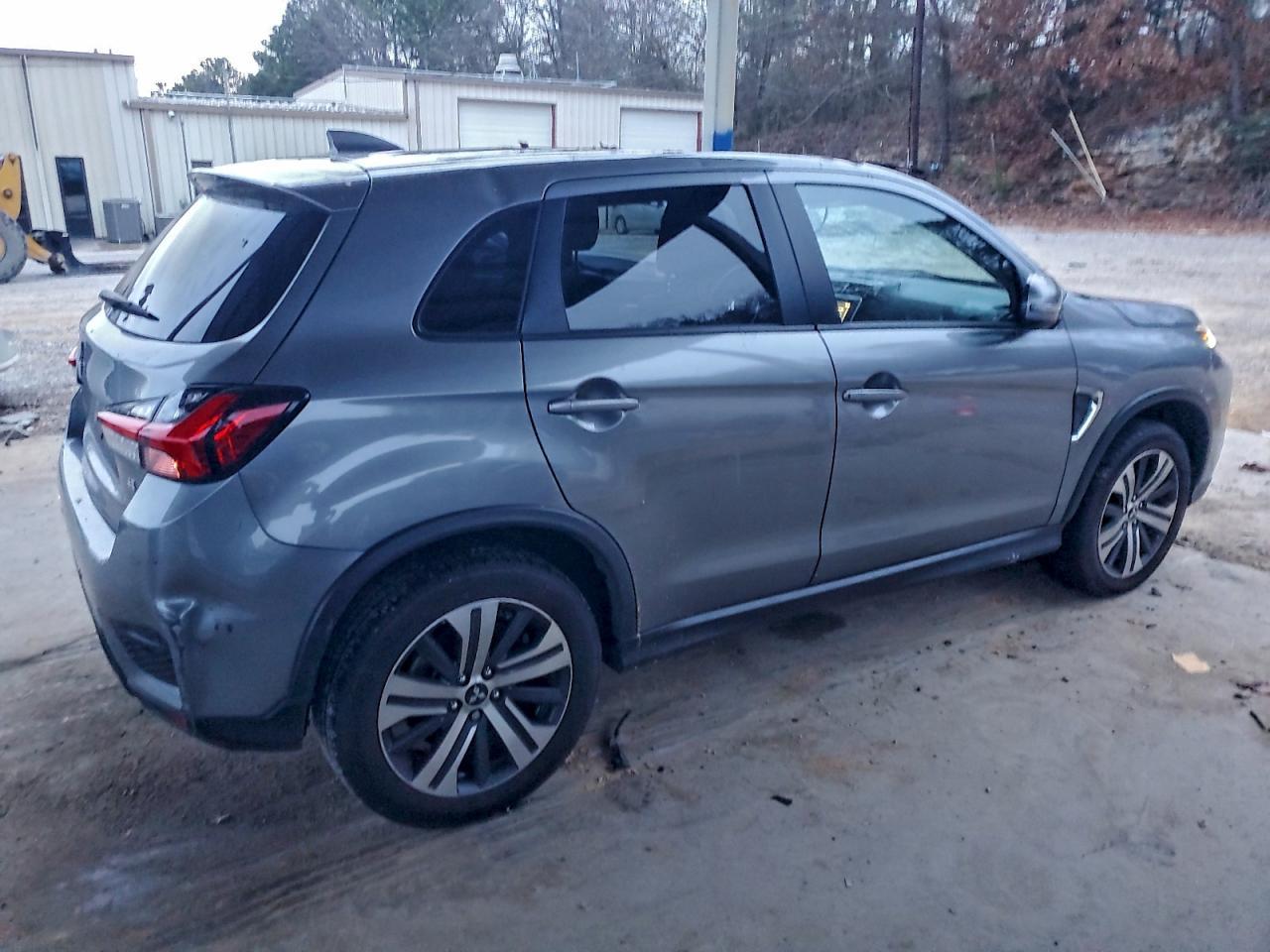 2022 Mitsubishi Outlander Sport Se - Фото 3