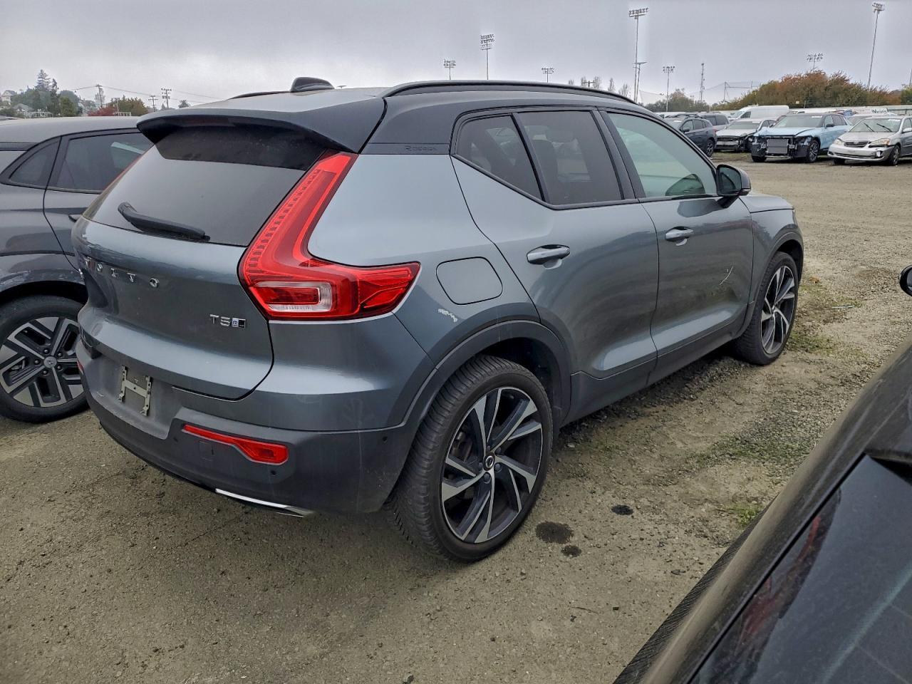 2019 Volvo Xc40 T5 Momentum - Фото 3