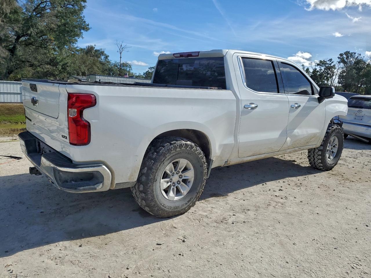 2023 Chevrolet Silverado K1500 Ltz - Image 3