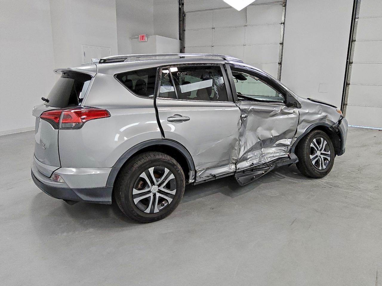 2017 Toyota Rav4 Le - Фото 3