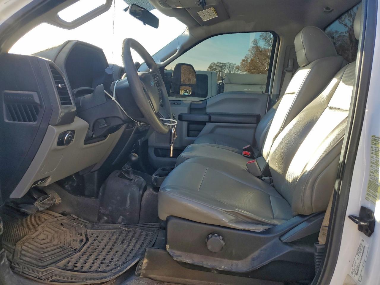 2017 Ford F550 Super Duty Truck Cab And Chassis - Image 7