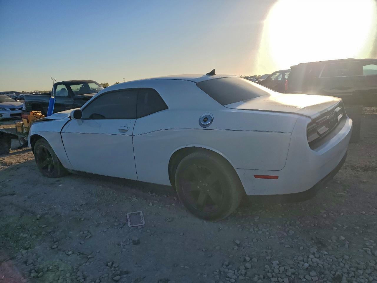 2015 Dodge Challenger Sxt - Image 2