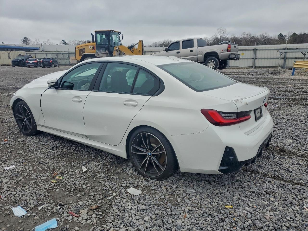 2023 BMW 330I - Фото 2