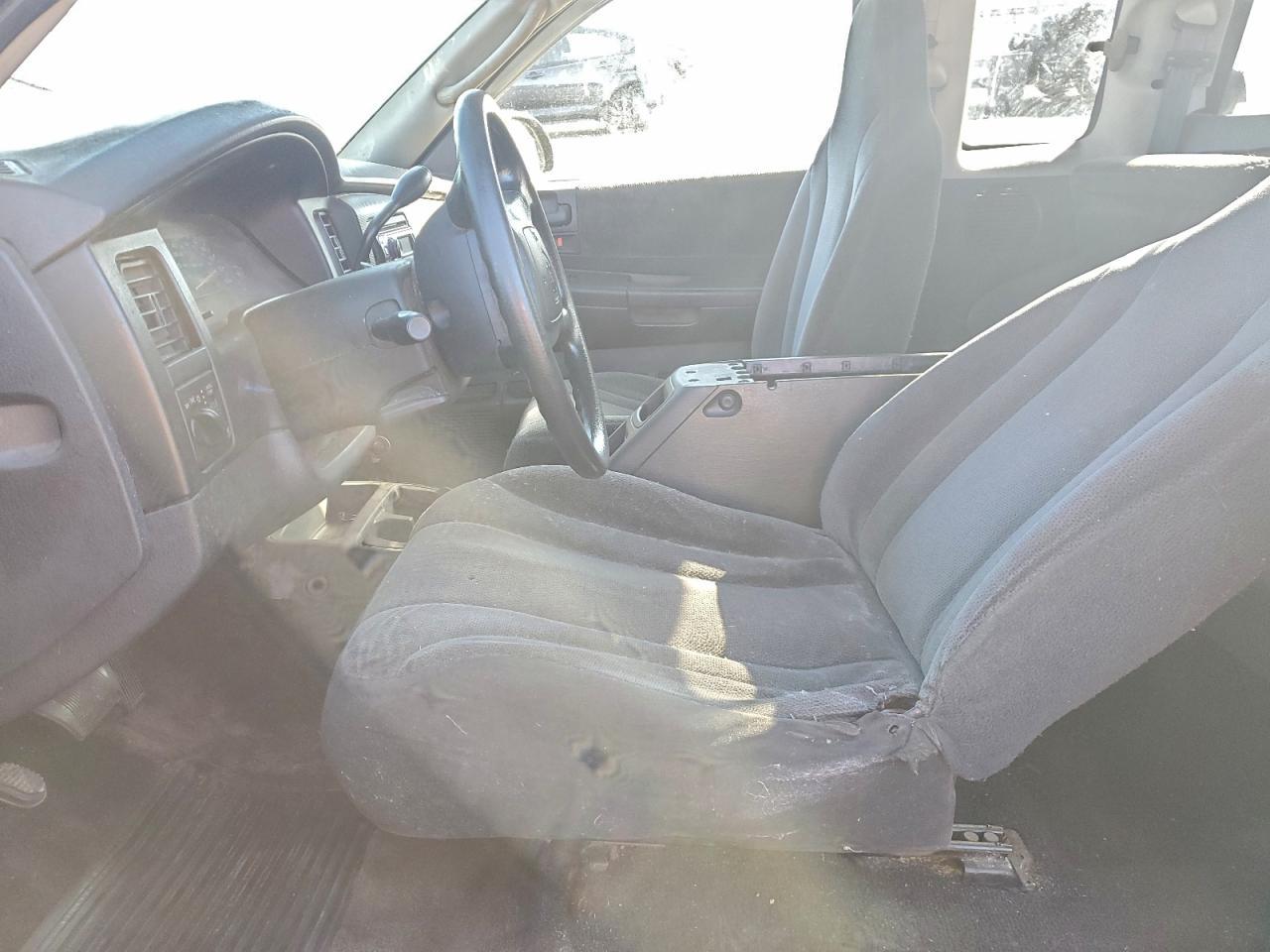 2004 Dodge Dakota - Image 7