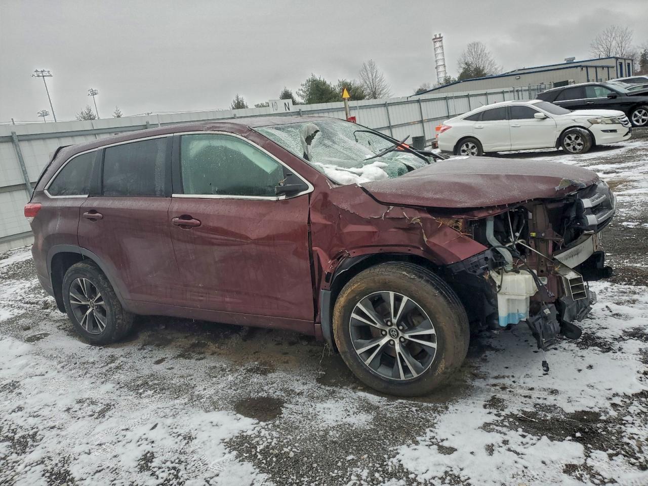 2017 Toyota Highlander Le - Фото 4