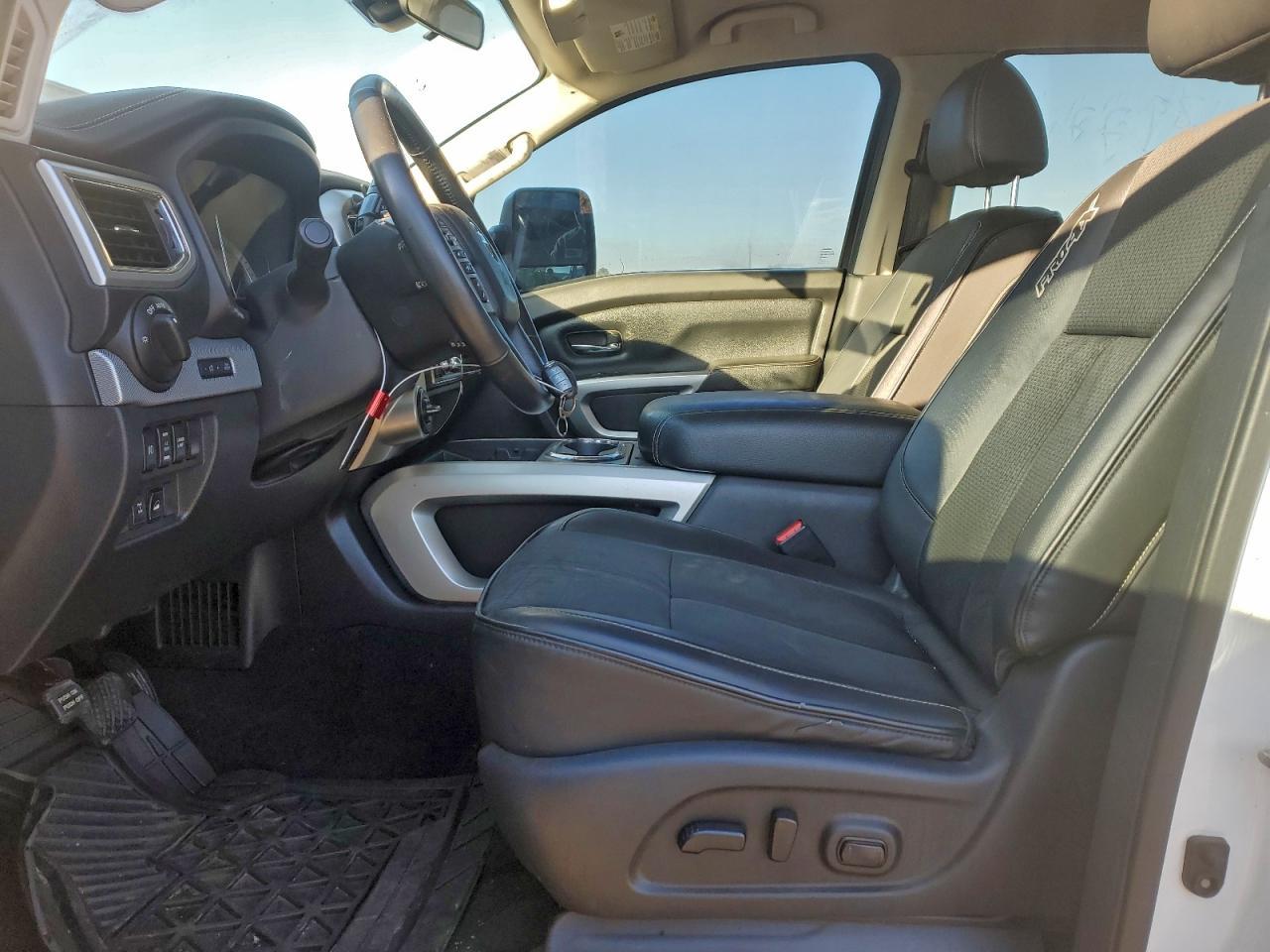 2019 Nissan Titan Pro-4X - Фото 7